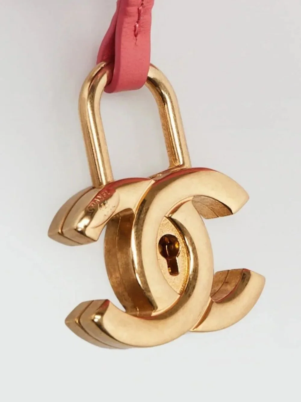 Chanel Pink Caviar Quilted Leather Filigree Small Vanity Case Bag